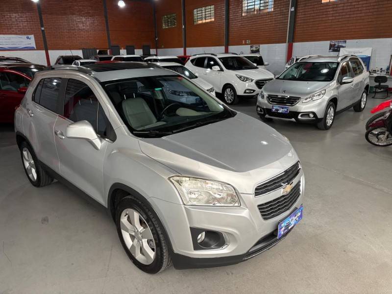 CHEVROLET - TRACKER - 2013/2014 - Prata - R$ 70.000,00