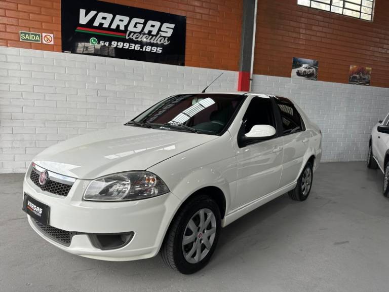 FIAT - SIENA - 2014/2015 - Branca - R$ 37.000,00