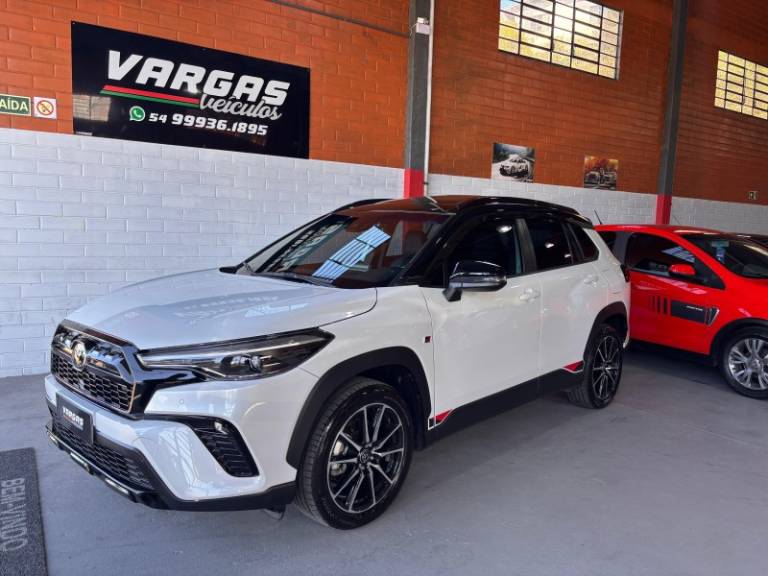 TOYOTA - COROLLA - 2023/2024 - Branca - R$ 170.000,00