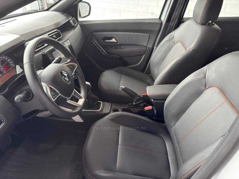 RENAULT - DUSTER - 2025/2026 - Branca - R$ 128.000,00