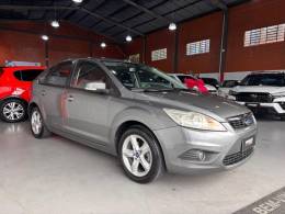 FORD - FOCUS - 2011/2012 - Cinza - R$ 41.000,00