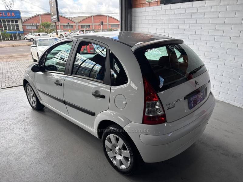 CITROËN - C3 - 2011/2012 - Branca - R$ 26.000,00
