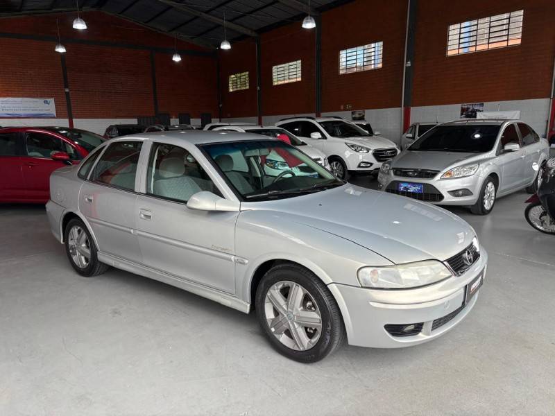 CHEVROLET - VECTRA - 2005/2005 - Prata - R$ 32.900,00