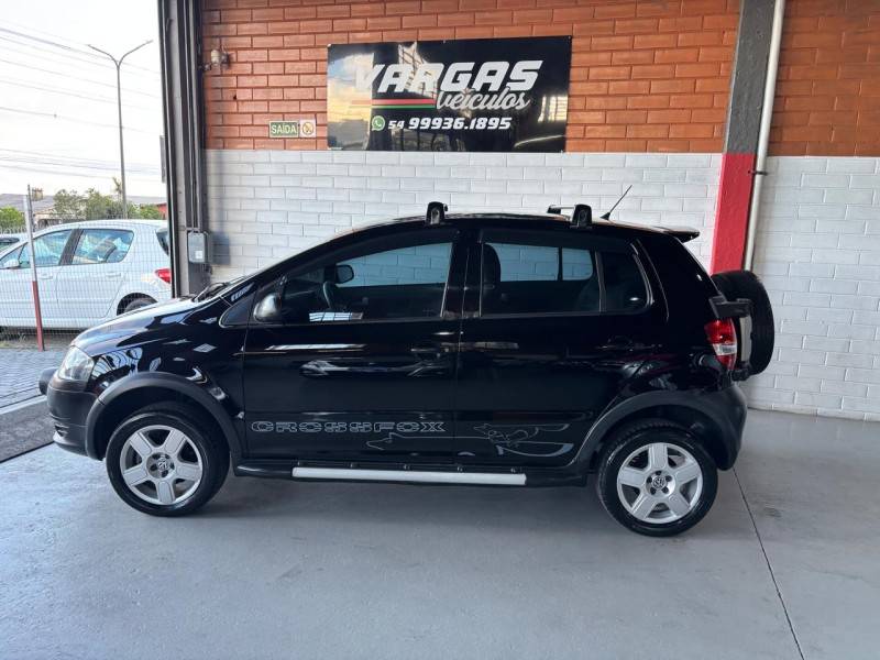 VOLKSWAGEN - CROSSFOX - 2008/2009 - Preta - R$ 37.000,00