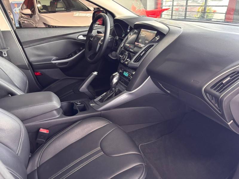FORD - FOCUS - 2014/2015 - Cinza - R$ 57.000,00