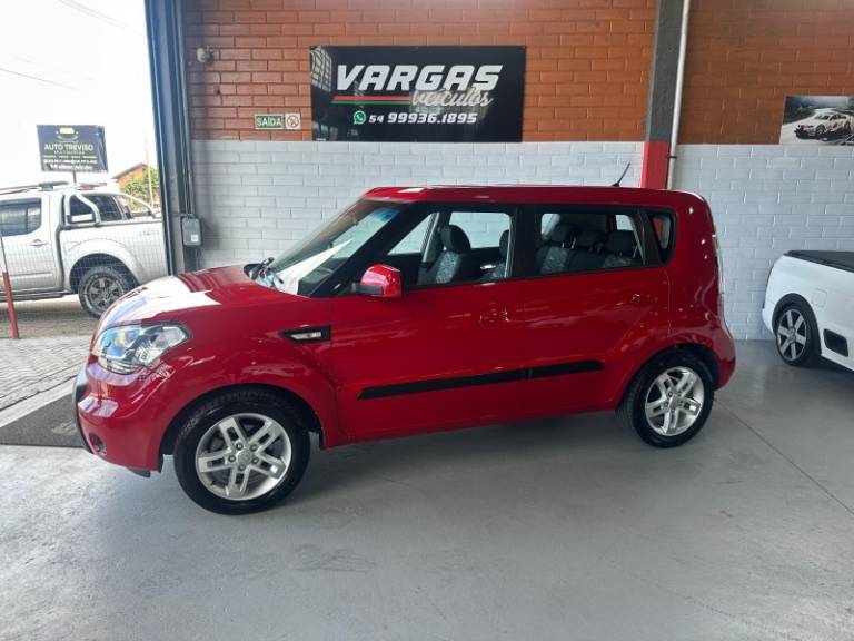 KIA MOTORS - SOUL - 2010/2011 - Vermelha - R$ 43.000,00