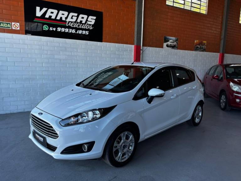 FORD - FIESTA - 2017/2017 - Branca - R$ 53.000,00
