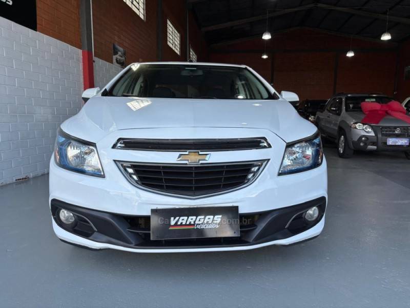 CHEVROLET - PRISMA - 2015/2015 - Branca - R$ 55.000,00