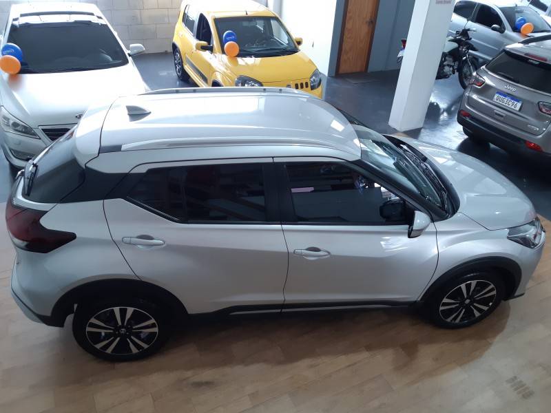 NISSAN - KICKS - 2021/2022 - Prata - R$ 108.000,00