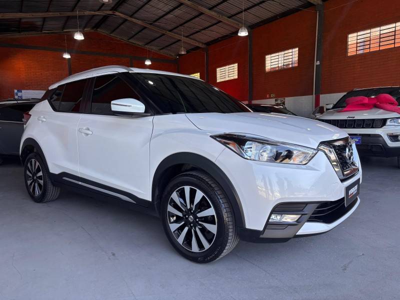 NISSAN - KICKS - 2016/2017 - Branca - R$ 82.000,00