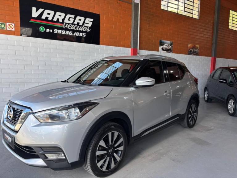 NISSAN - KICKS - 2017/2018 - Prata - R$ 83.000,00