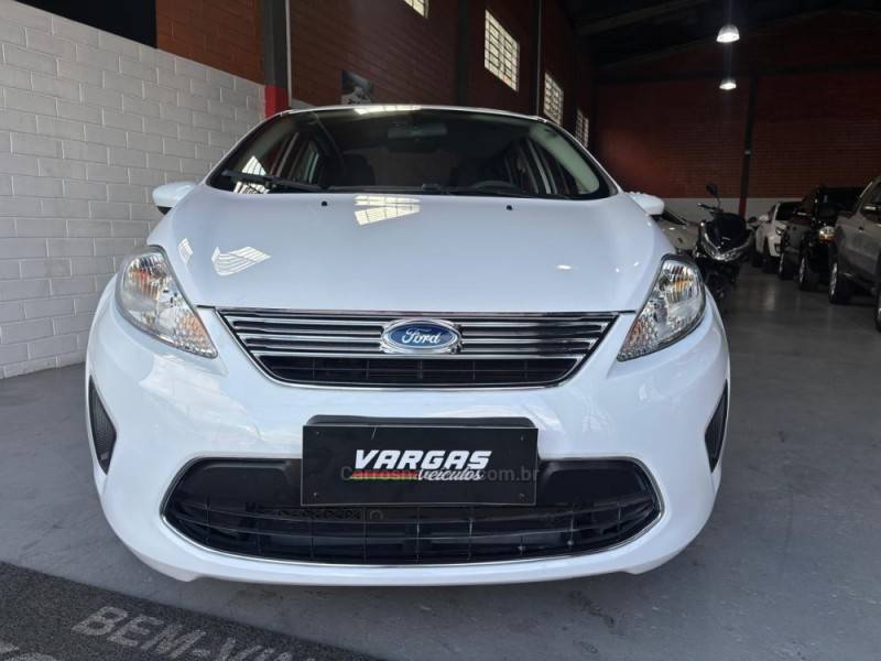 FORD - FIESTA - 2011/2011 - Branca - R$ 39.000,00