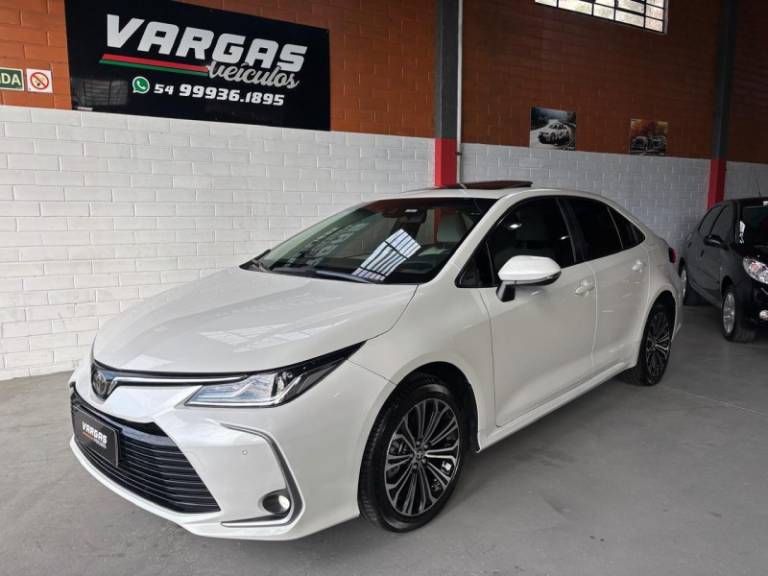 TOYOTA - COROLLA - 2021/2022 - Branca - R$ 149.000,00