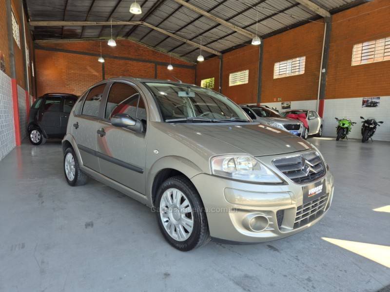 CITROËN - C3 - 2010/2011 - Verde - R$ 28.000,00