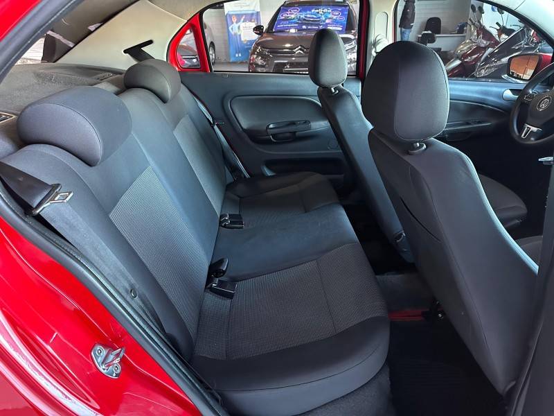 VOLKSWAGEN - VOYAGE - 2013/2013 - Vermelha - R$ 40.000,00