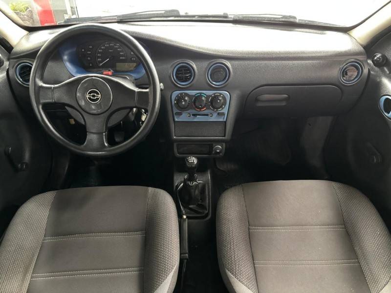 CHEVROLET - CELTA - 2003/2004 - Vermelha - R$ 18.000,00