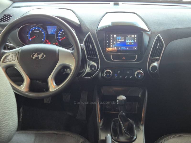 HYUNDAI - IX35 - 2011/2012 - Preta - R$ 64.000,00
