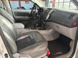 TOYOTA - HILUX - 2005/2006 - Prata - R$ 115.000,00