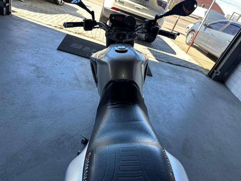 YAMAHA - FAZER - 2009/2010 - Prata - R$ 12.500,00
