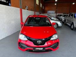TOYOTA - ETIOS - 2018/2019 - Vermelha - R$ 61.000,00