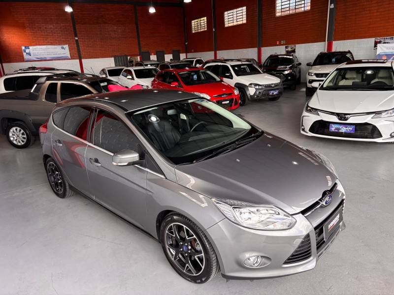 FORD - FOCUS - 2014/2015 - Cinza - R$ 57.000,00