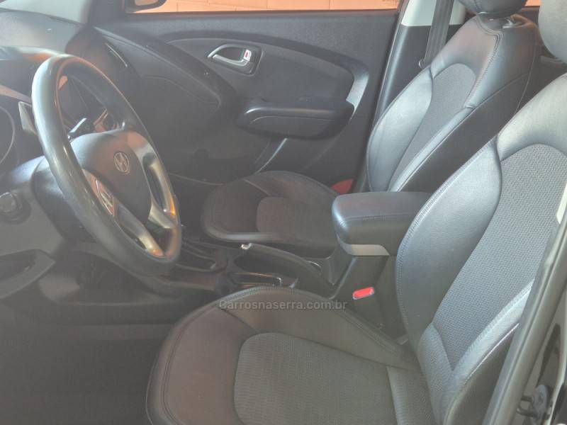 HYUNDAI - IX35 - 2011/2012 - Preta - R$ 64.000,00