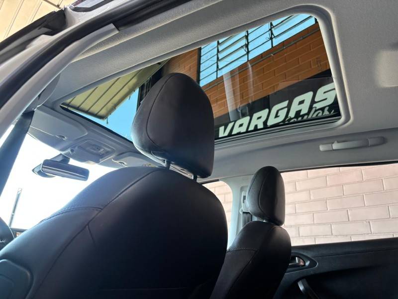PEUGEOT - 2008 - 2015/2016 - Branca - R$ 57.000,00