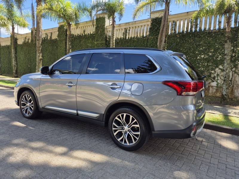 MITSUBISHI - OUTLANDER - 2016/2016 - Cinza - R$ 128.000,00