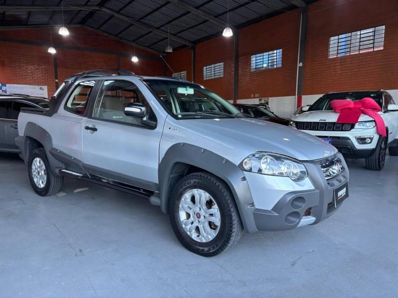 FIAT - STRADA - 2010/2011 - Prata - R$ 58.000,00