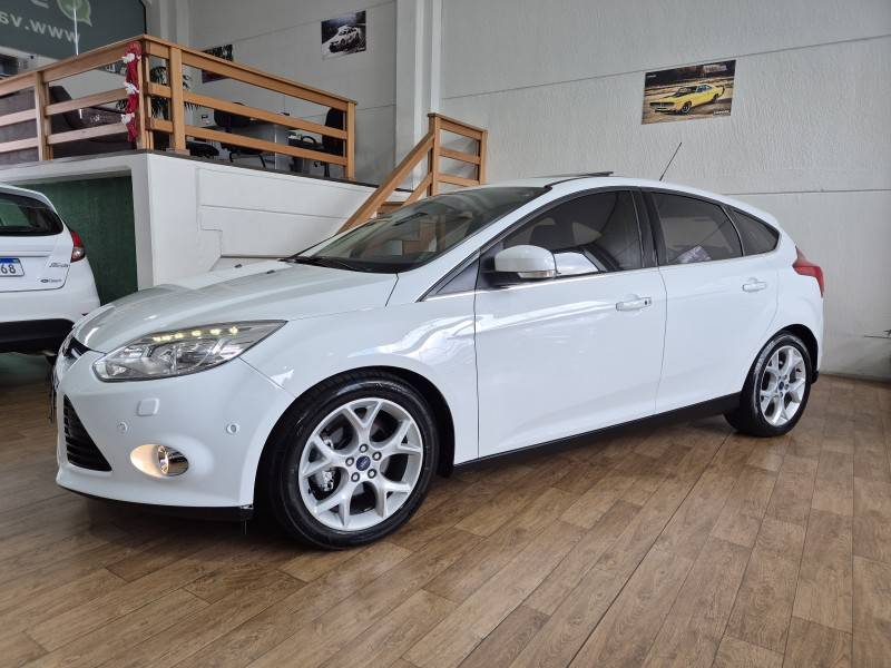 FORD - FOCUS - 2014/2014 - Branca - R$ 58.000,00