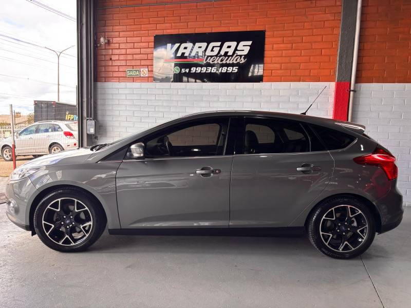 FORD - FOCUS - 2014/2015 - Cinza - R$ 57.000,00