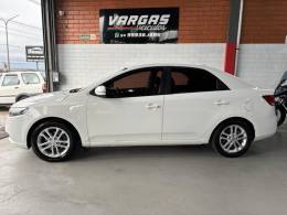 KIA MOTORS - CERATO - 2010/2011 - Branca - R$ 44.000,00