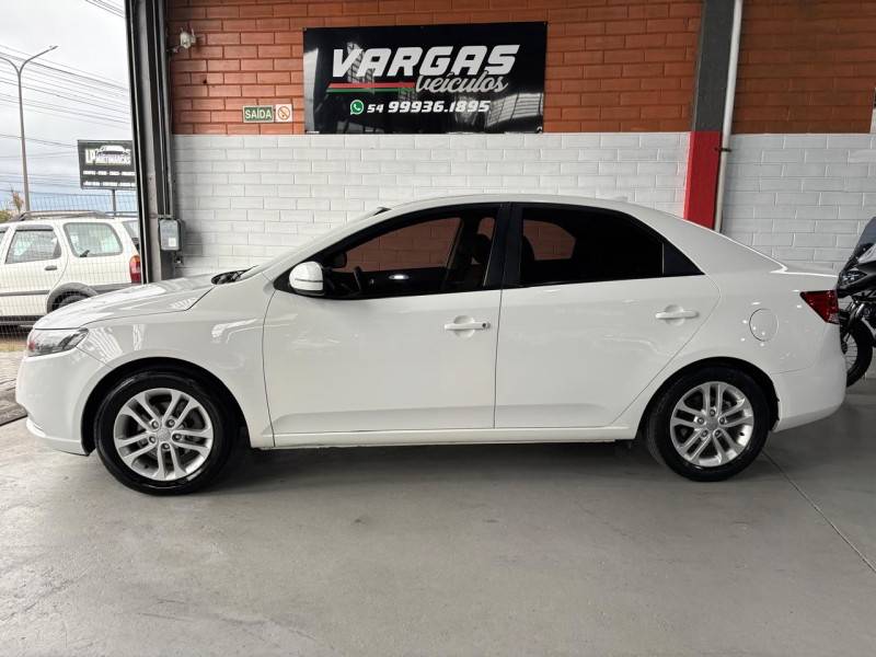 KIA MOTORS - CERATO - 2010/2011 - Branca - R$ 44.000,00