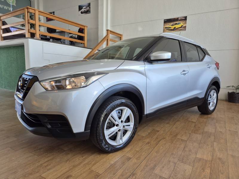 NISSAN - KICKS - 2019/2020 - Prata - R$ 83.000,00