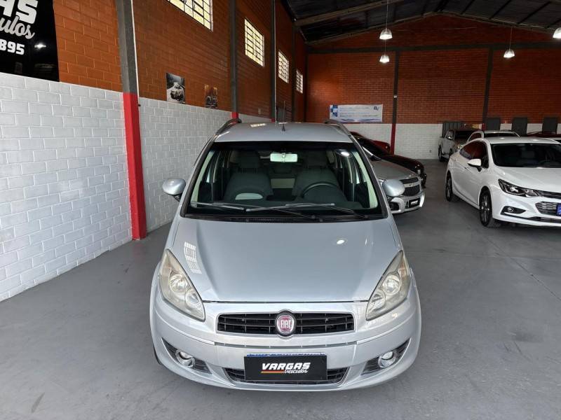 FIAT - IDEA - 2010/2011 - Prata - R$ 28.000,00
