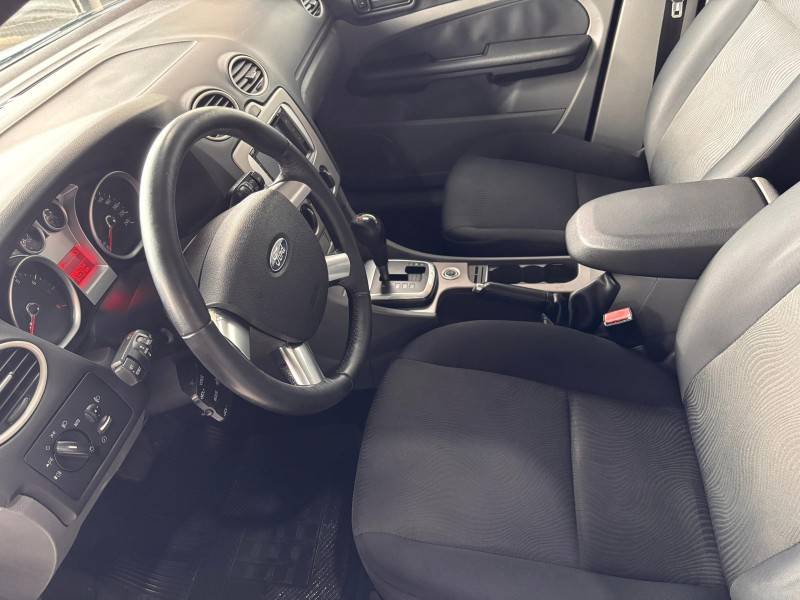 FORD - FOCUS - 2011/2012 - Cinza - R$ 41.000,00