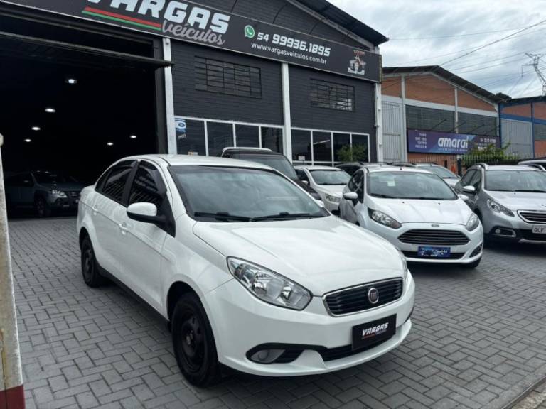 FIAT - GRAND SIENA - 2018/2018 - Branca - R$ 37.000,00