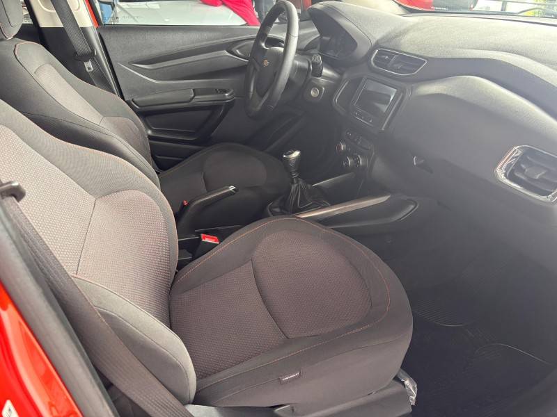 CHEVROLET - ONIX - 2013/2013 - Laranja - R$ 46.000,00