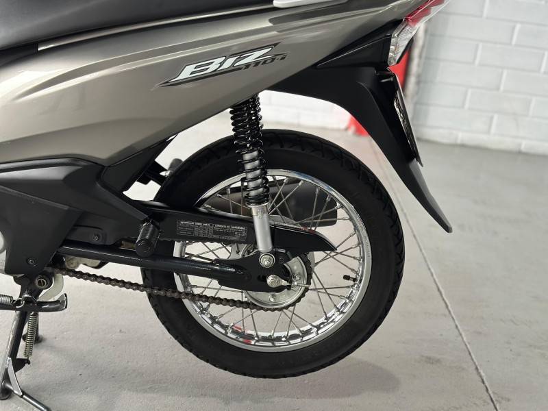 HONDA - BIZ 110I - 2022/2022 - Prata - R$ 12.500,00