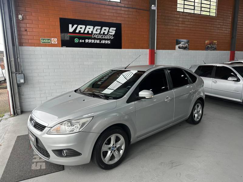 FORD - FOCUS - 2011/2012 - Prata - R$ 42.000,00