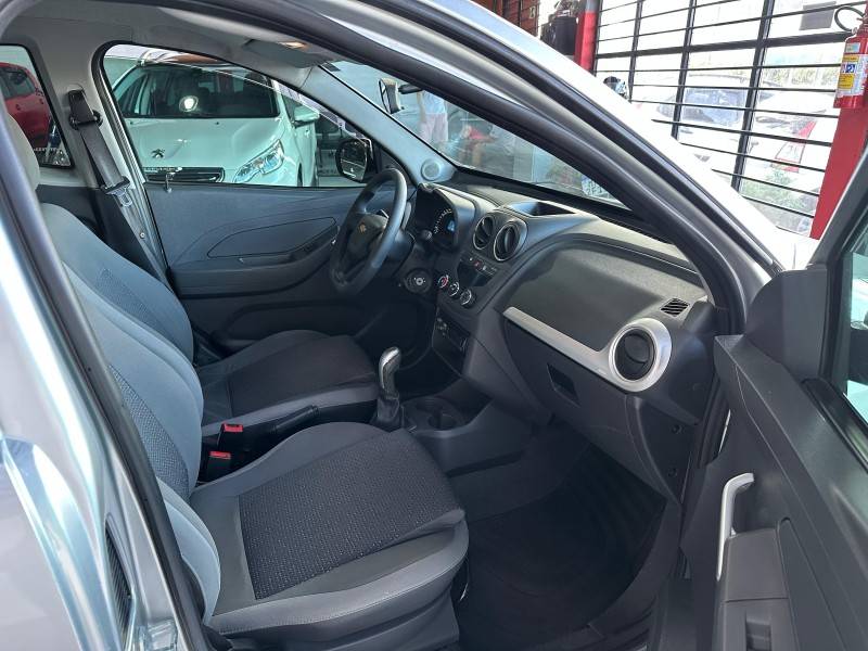 CHEVROLET - MONTANA - 2017/2018 - Prata - R$ 53.000,00
