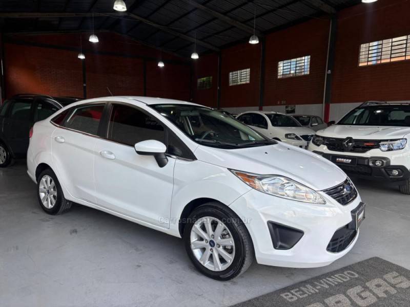 FORD - FIESTA - 2011/2011 - Branca - R$ 39.000,00