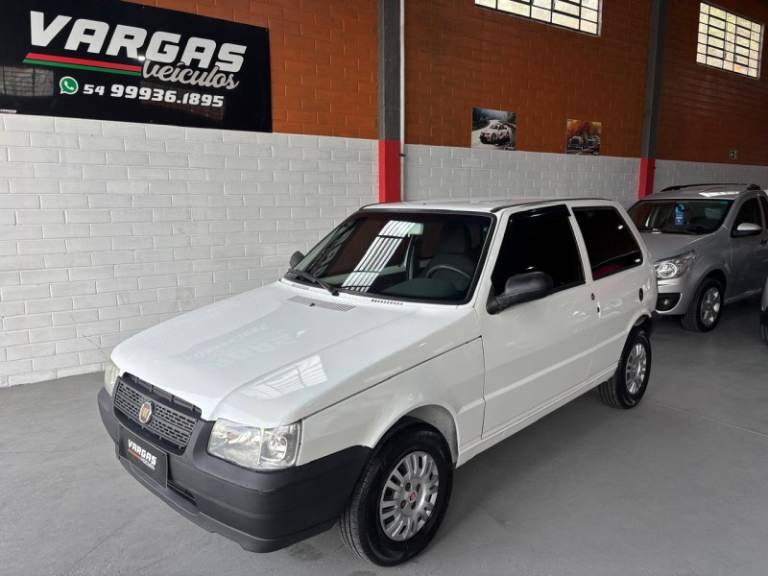 FIAT - UNO - 2012/2013 - Branca - R$ 26.000,00