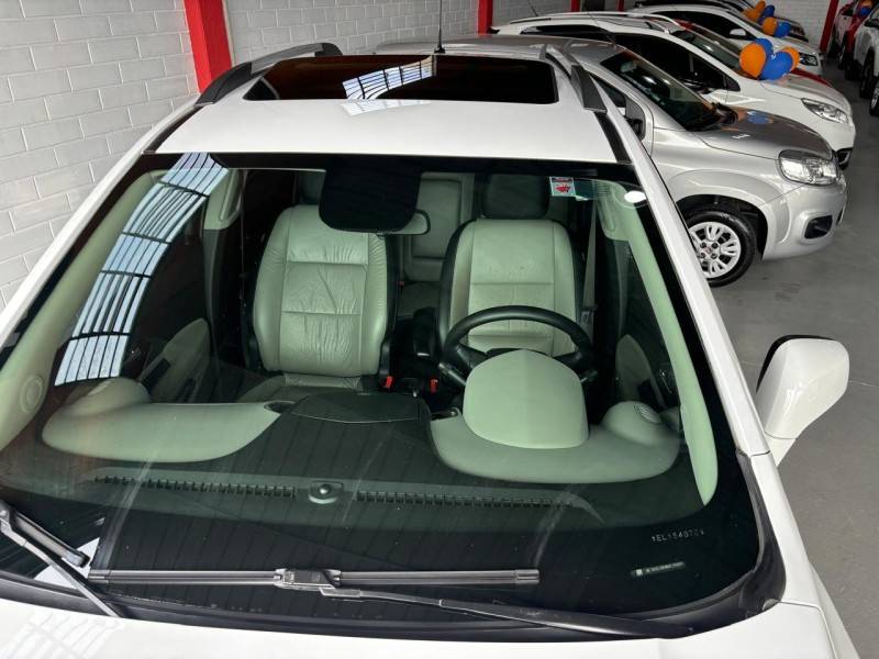 CHEVROLET - TRACKER - 2013/2014 - Branca - R$ 73.000,00