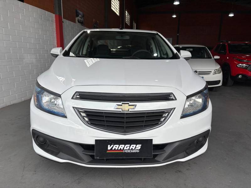 CHEVROLET - PRISMA - 2014/2015 - Branca - R$ 50.000,00