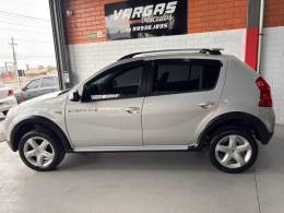 RENAULT - SANDERO - 2011/2011 - Prata - R$ 36.000,00