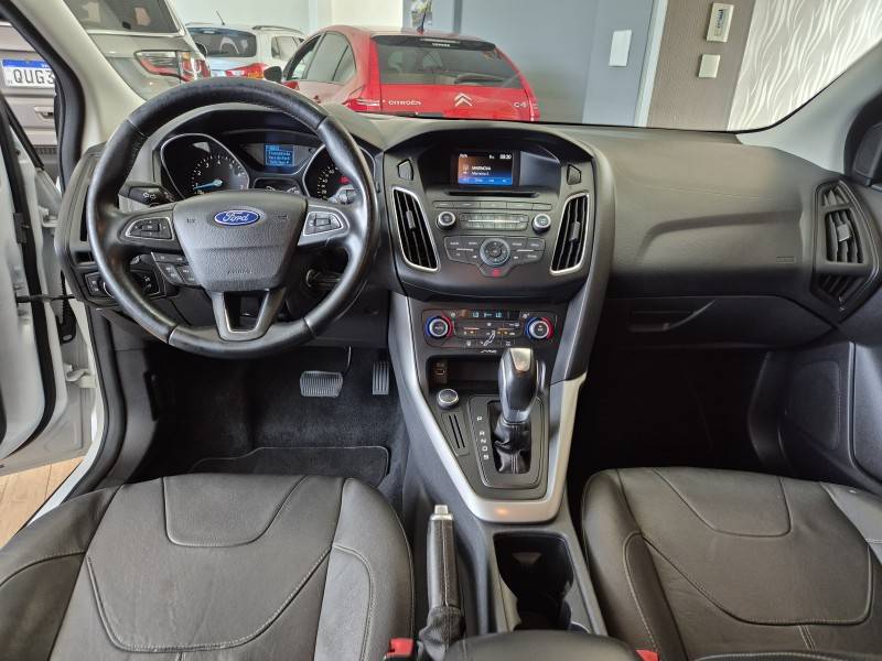 FORD - FOCUS - 2015/2016 - Branca - R$ 60.000,00