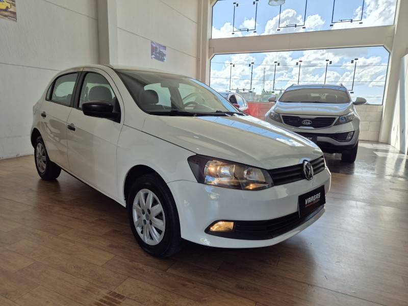 VOLKSWAGEN - GOL - 2013/2014 - Branca - R$ 40.000,00