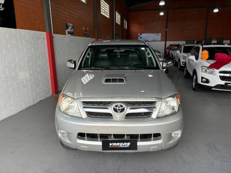 TOYOTA - HILUX - 2005/2006 - Prata - R$ 115.000,00
