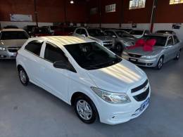 CHEVROLET - ONIX - 2016/2017 - Branca - R$ 46.000,00